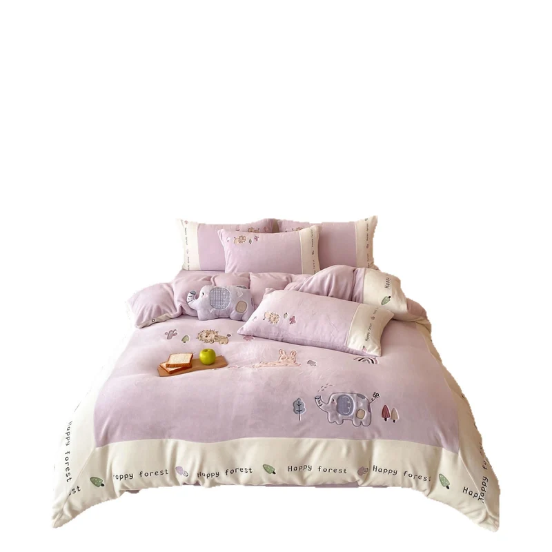 Kids' bedding set with embroidered safari and elephant motifs made of soft cotton blend Stornfield