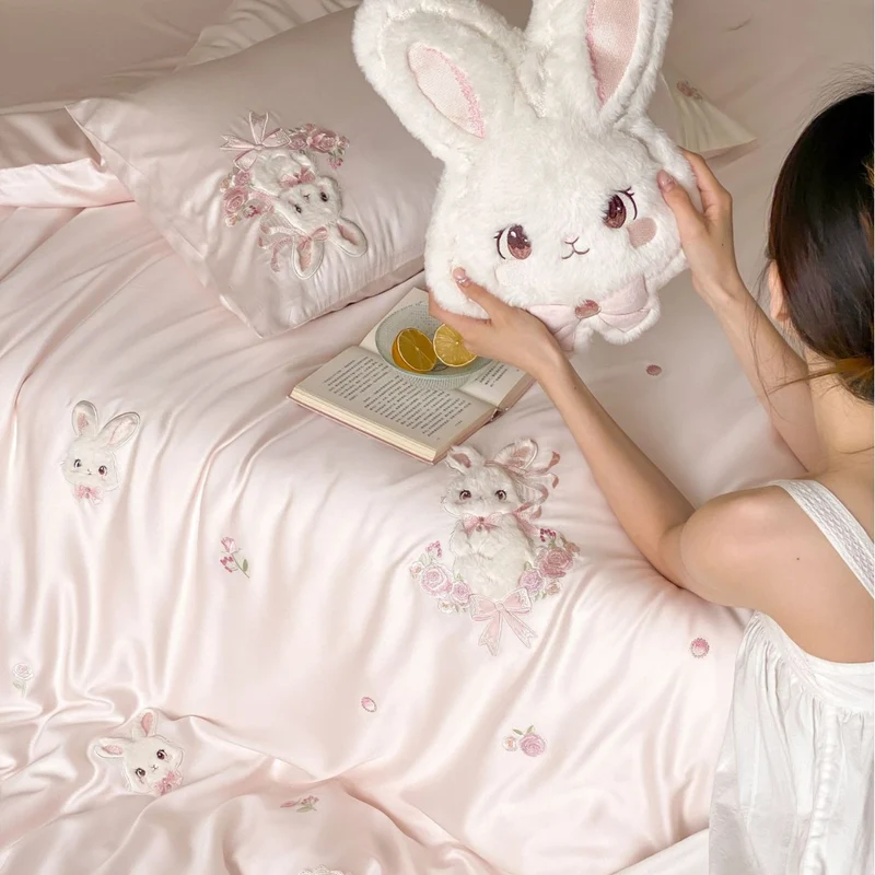 Children's bedding set with embroidered rabbit and rose motif Stornfield