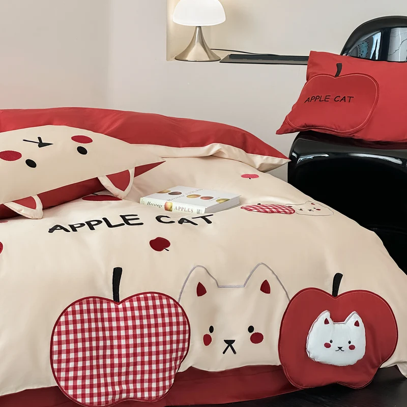 Children's bedding set with apple cat appliqués and quilted decorative pillowcase Stornfield