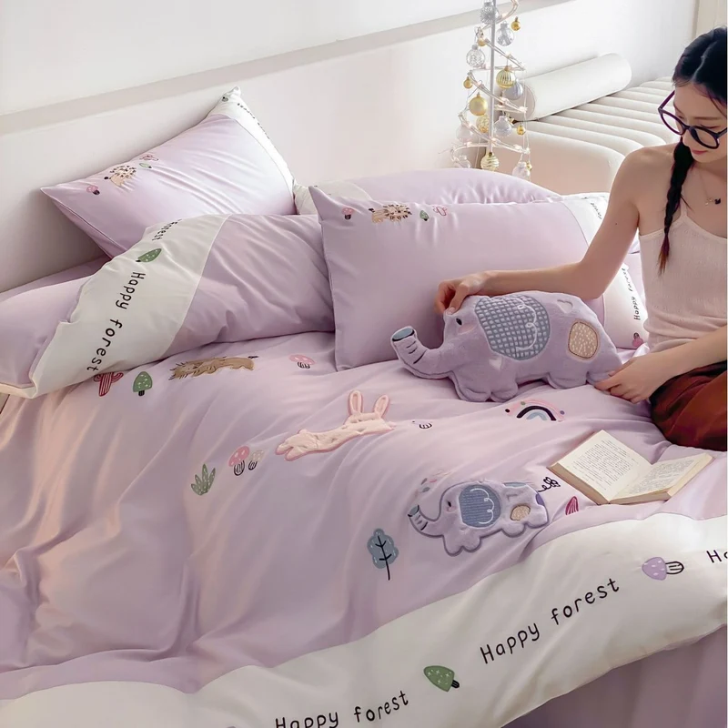 Children's bedding set made of fine satin with embroidered elephant appliqués and decorative hem Stornfield