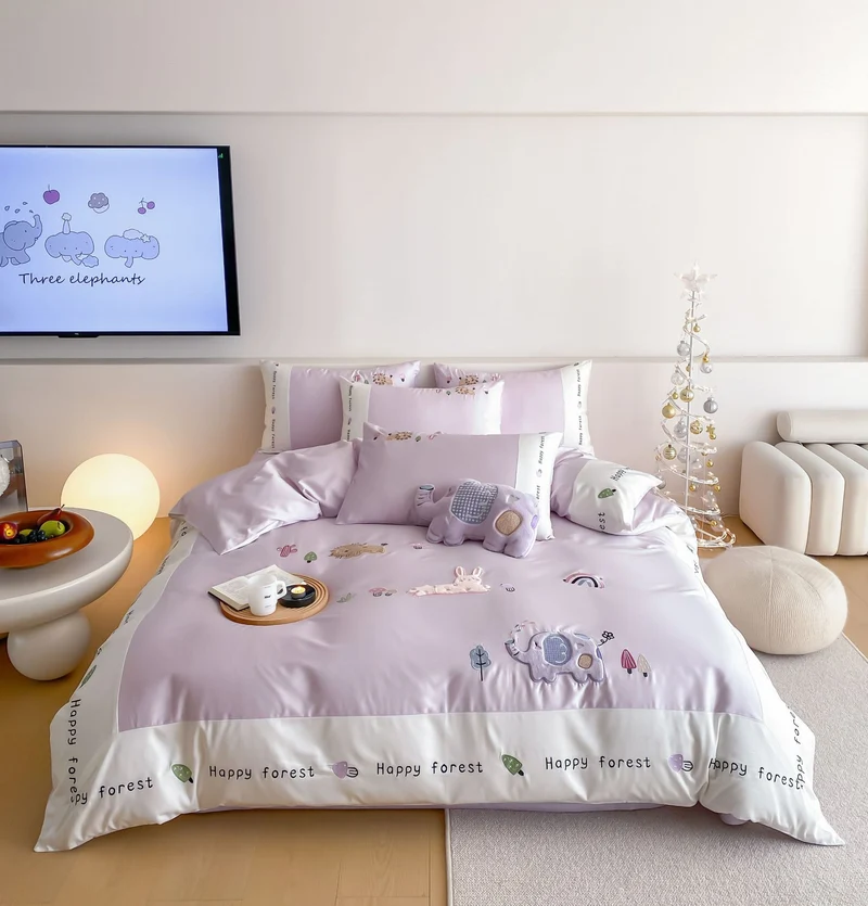 Children's bedding set made of fine satin with embroidered elephant appliqués and decorative hem Stornfield
