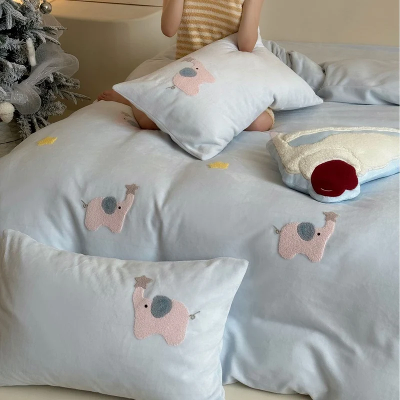 Children's bedding set made of fine cotton satin with applied elephant decorations and cozy quilt Stornfield