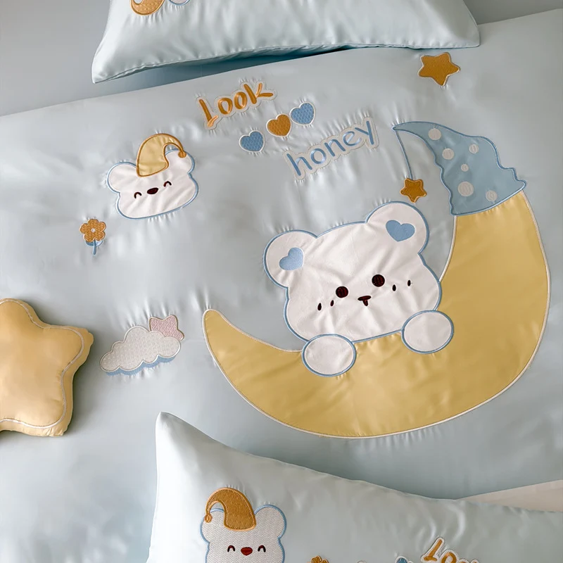 Children's bedding set made of cotton satin with applied moon and bear appliqué, quilted duvet Stornfield