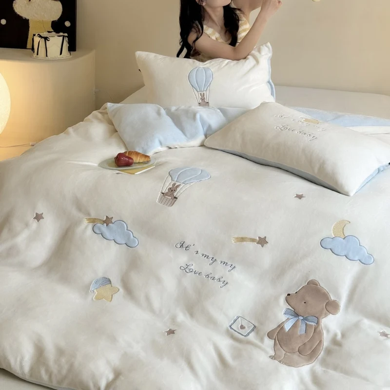 Children's bedding set made of cotton with appliquéd hot air balloon and teddy bear motifs Stornfield