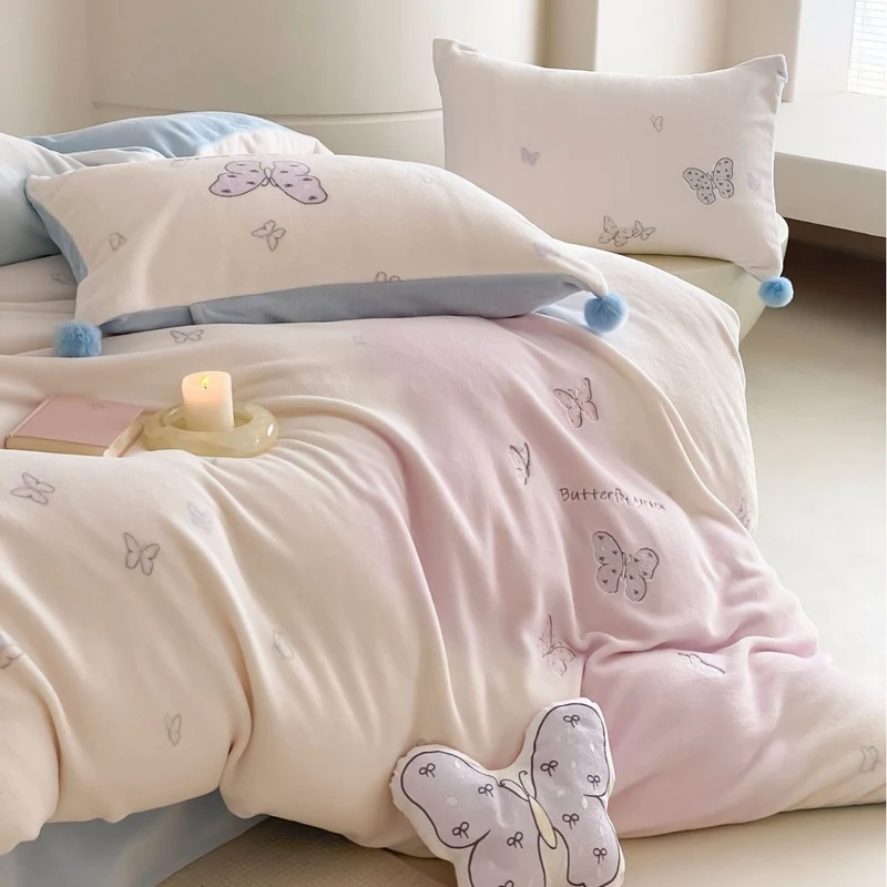 Children's bedding set with butterfly embroidery and pom pom details Stornfield