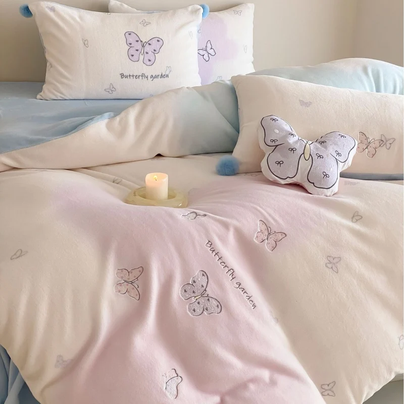 Children's bedding set with butterfly embroidery and pom pom details Stornfield