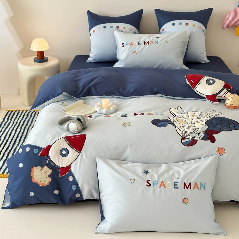 Children's bedding set with space travel appliqués and reversible function Stornfield