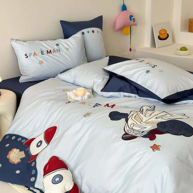 Children's bedding set with space travel appliqués and reversible function Stornfield