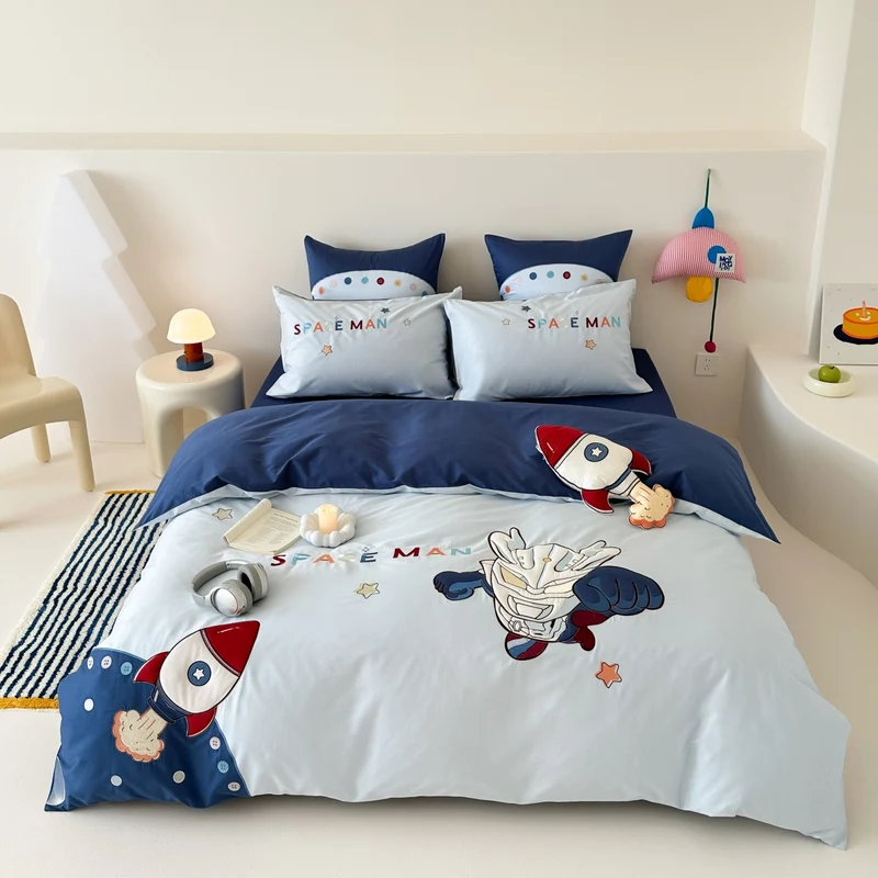 Children's bedding set with space travel appliqués and reversible function Stornfield