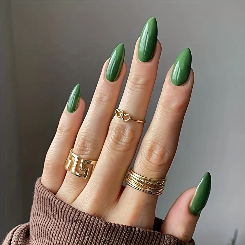 Premium Glossy Almond-Shaped Nail Art Extensions Stornfield