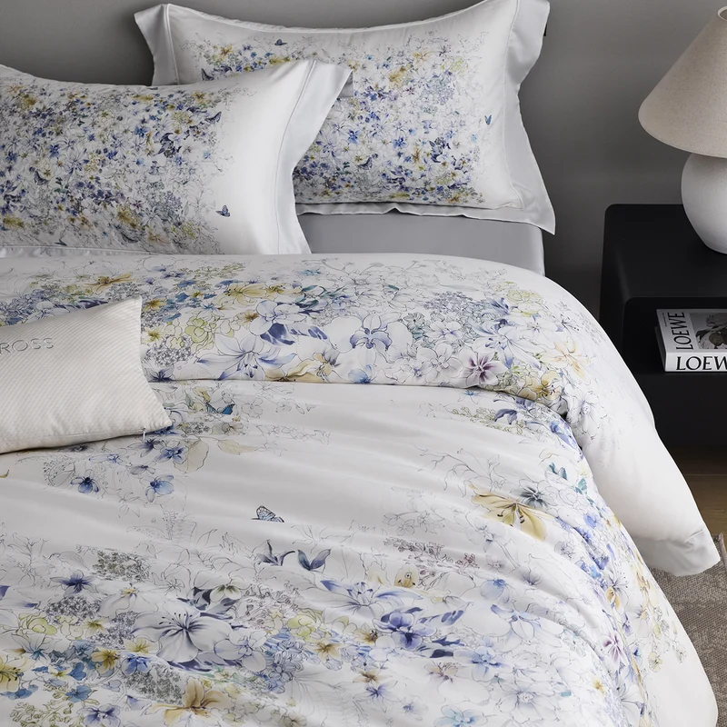 Bedding set made of cotton satin with fine watercolor flower print and hotel closure Stornfield