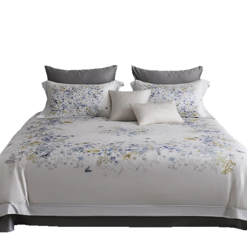 Bedding set made of cotton satin with fine watercolor flower print and hotel closure Stornfield