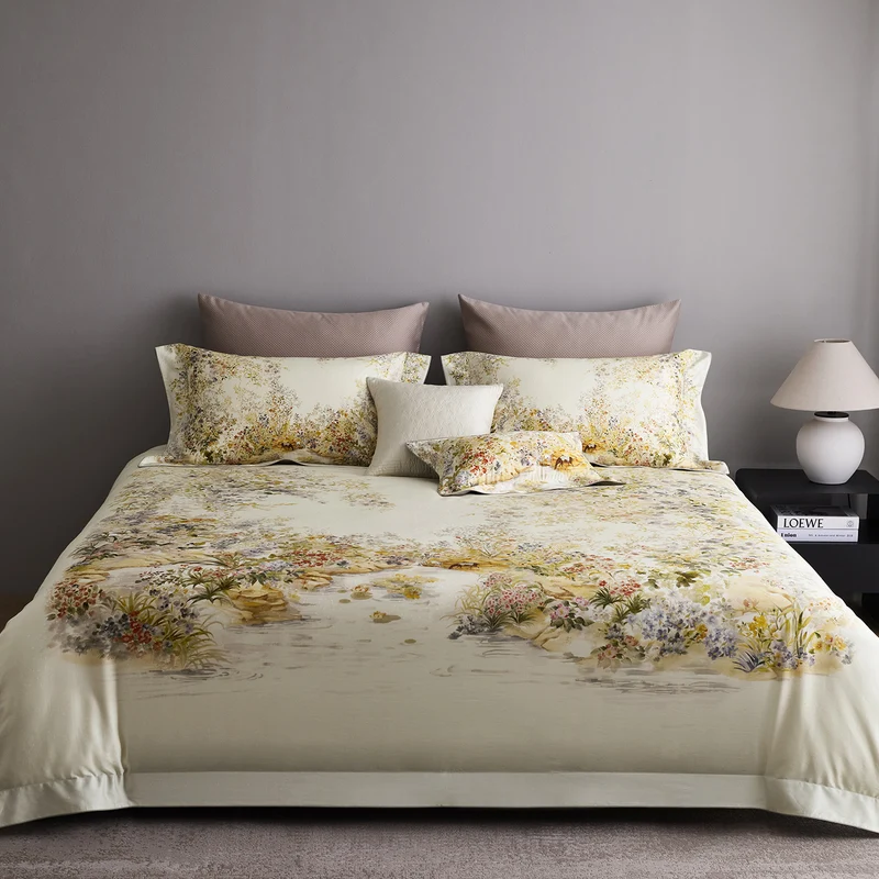 Bedding set made of cotton satin with fine watercolor flower print and hotel closure Stornfield