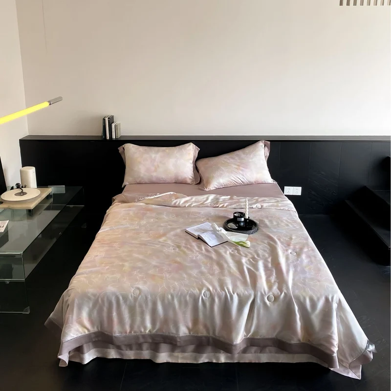 Bedding set made of cotton satin with subtle heart jacquard and silky glossy finish Stornfield