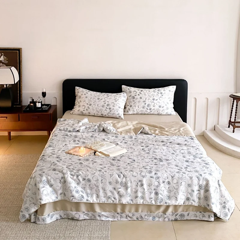 Bedding set made of cotton satin with subtle heart jacquard and silky glossy finish Stornfield