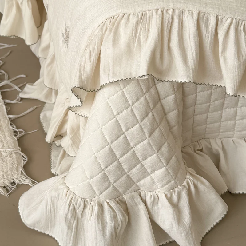 Embroidered bedding set made of cotton-linen with ruffles and floral embroidery relief Stornfield