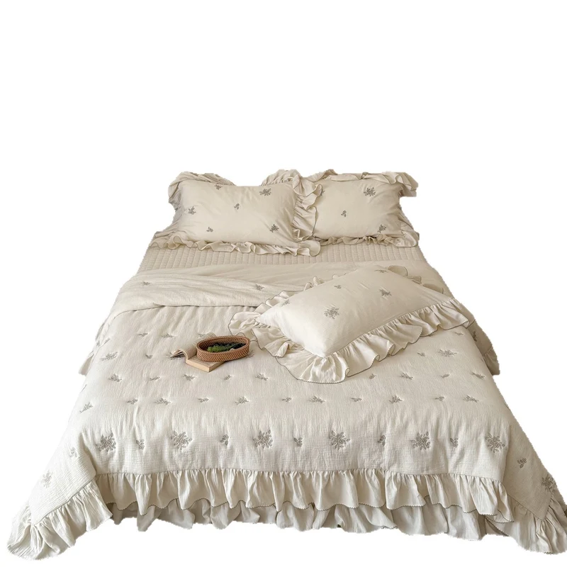 Embroidered bedding set made of cotton-linen with ruffles and floral embroidery relief Stornfield