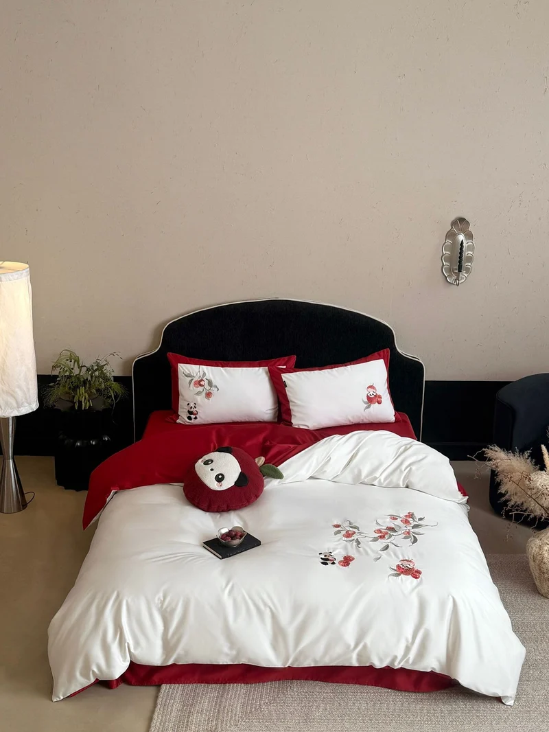 Embroidered cotton satin bed linen set with floral apple and panda appliqué Stornfield