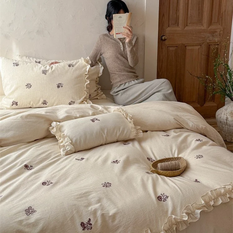 Cotton bedding set with embroidered floral motif and ruffled frills Stornfield