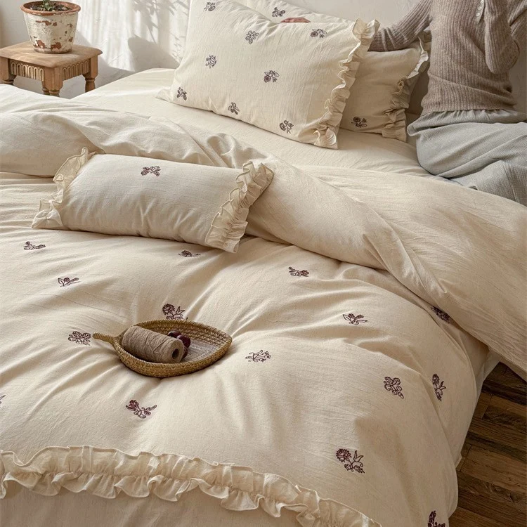 Cotton bedding set with embroidered floral motif and ruffled frills Stornfield