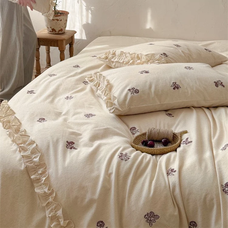 Cotton bedding set with embroidered floral motif and ruffled frills Stornfield