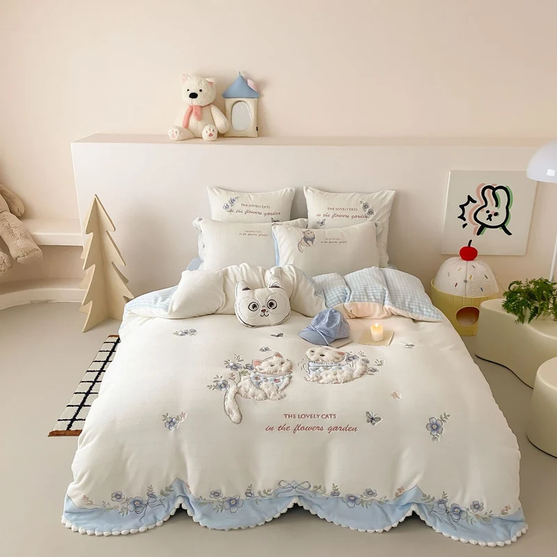 Delicate embroidered cotton bedding set with 3D cat applique and ruffle Stornfield