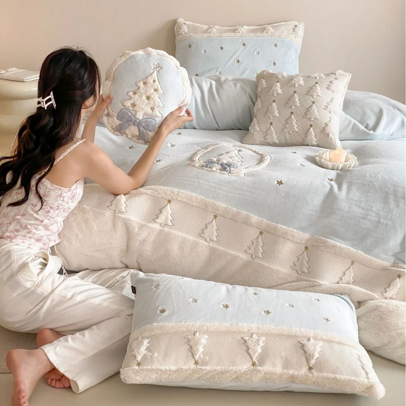 Winter cotton satin bedding set with 3D fir applications and teddy plush trim Stornfield