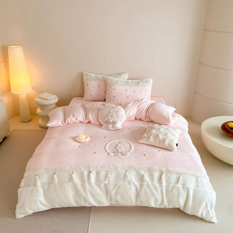 Winter cotton satin bedding set with 3D fir applications and teddy plush trim Stornfield