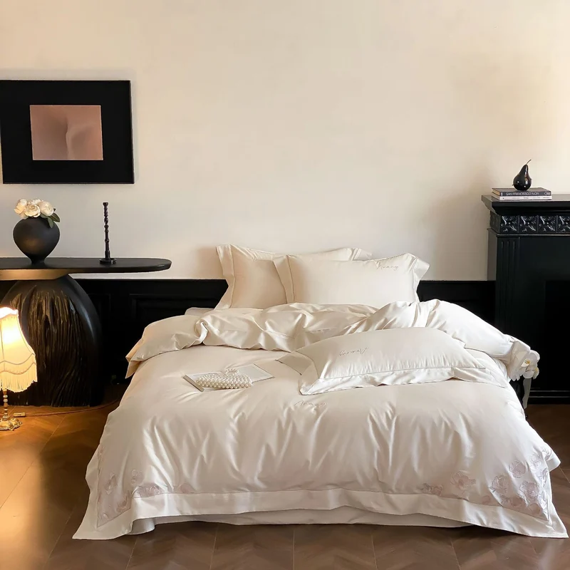Silk-gloss bed linen set with embroidered rose border Stornfield