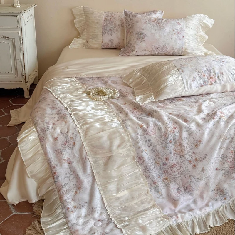 Satin bedding set in vintage look with ruffle and floral jacquard Stornfield