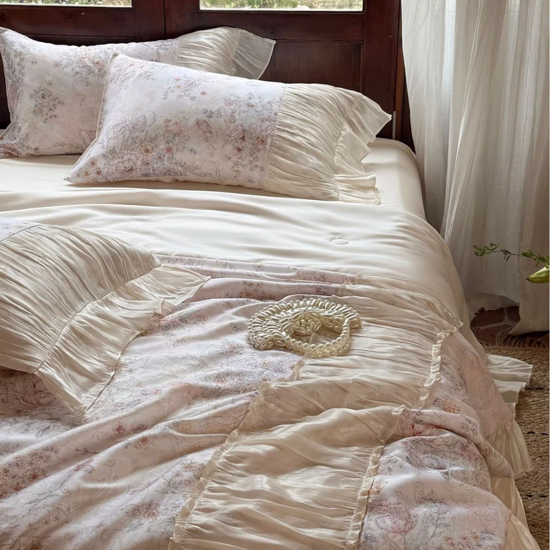 Satin bedding set in vintage look with ruffle and floral jacquard Stornfield
