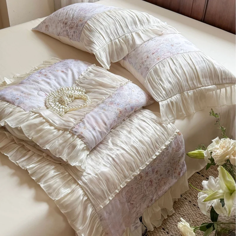 Satin bedding set in vintage look with ruffle and floral jacquard Stornfield