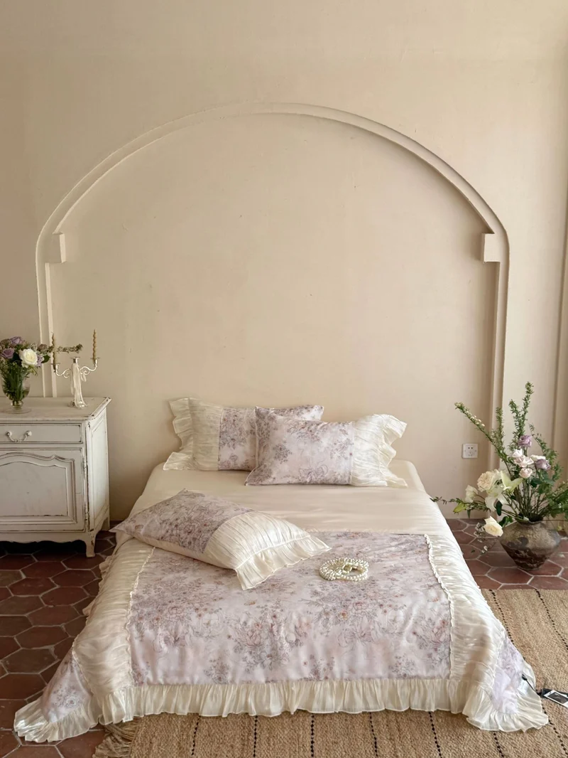 Satin bedding set in vintage look with ruffle and floral jacquard Stornfield