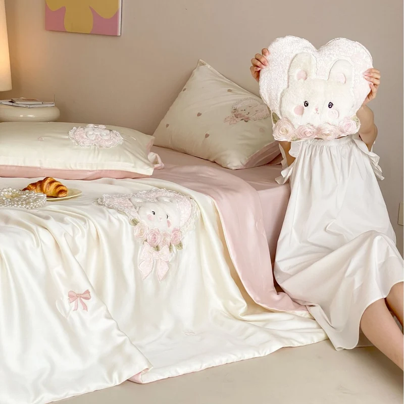 Satin bedding set for children and adolescents with embroidered plush applications Stornfield