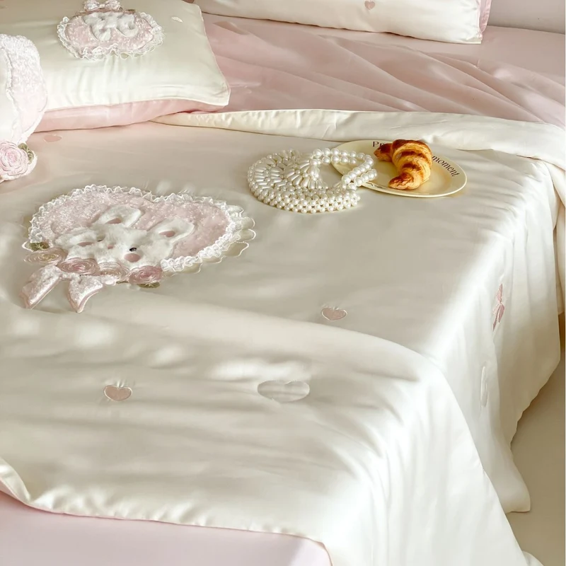 Satin bedding set for children and adolescents with embroidered plush applications Stornfield