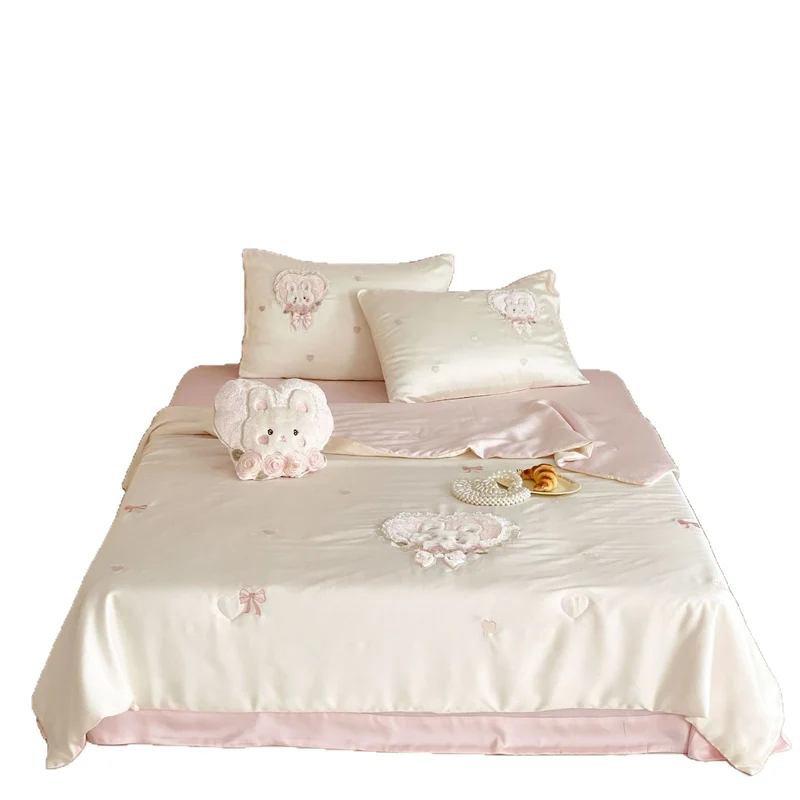 Satin bedding set for children and adolescents with embroidered plush applications Stornfield