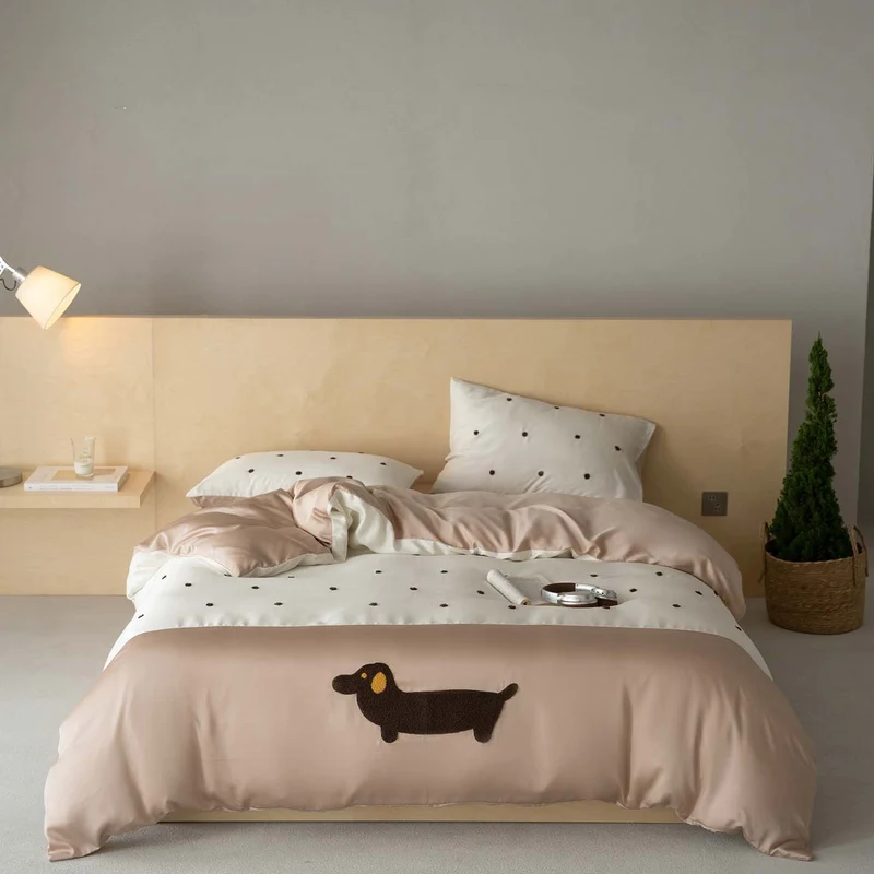 Satin bedding set with dachshund appliqué and fine polka dot pattern Stornfield