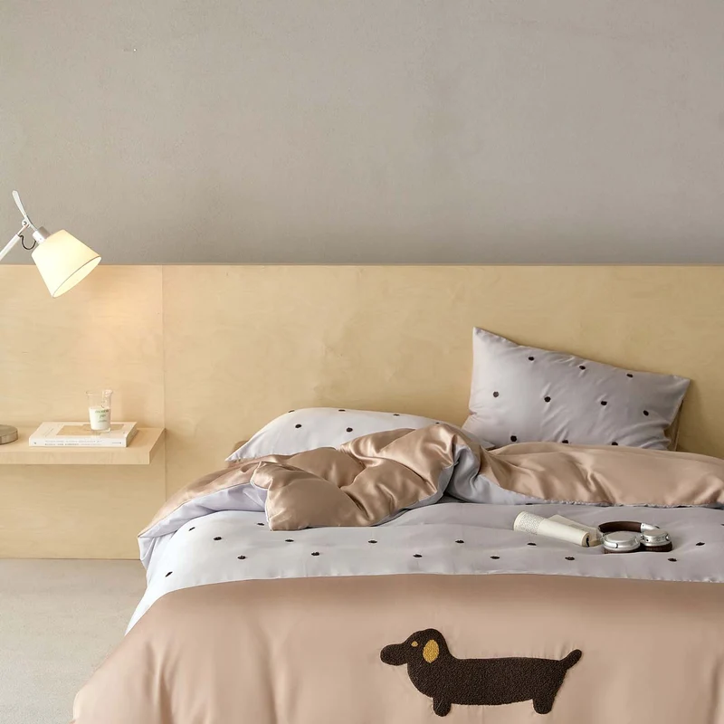 Satin bedding set with dachshund appliqué and fine polka dot pattern Stornfield