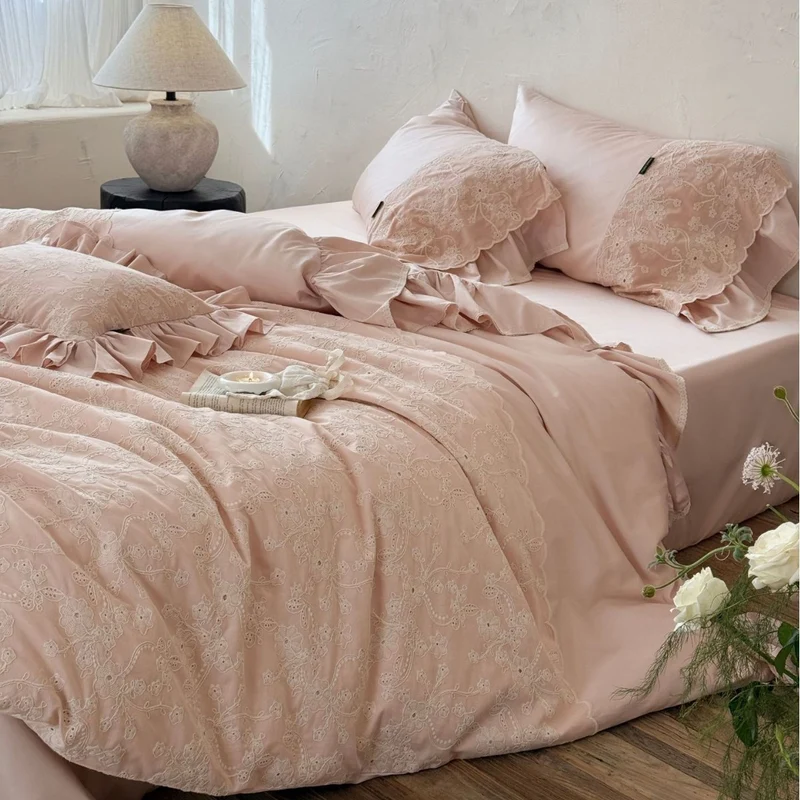 Romantic satin bedding set with lace trim and ruffled pillow Stornfield
