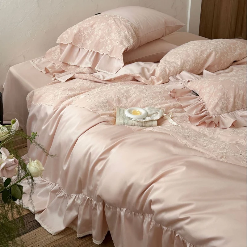 Romantic satin bedding set with lace trim and ruffled pillow Stornfield