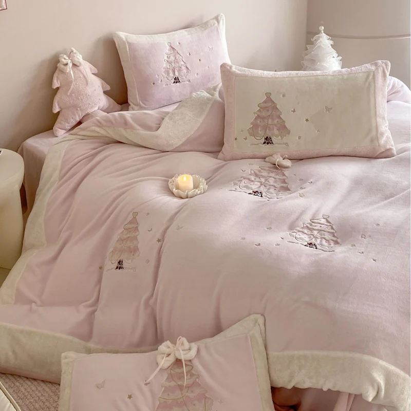 Luxury children's bedding set with embroidered fir trees, velvet trim and cuddly pillow Stornfield