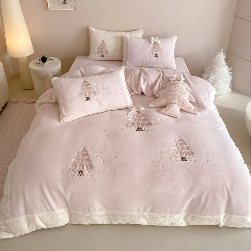 Luxury children's bedding set with embroidered fir trees, velvet trim and cuddly pillow Stornfield
