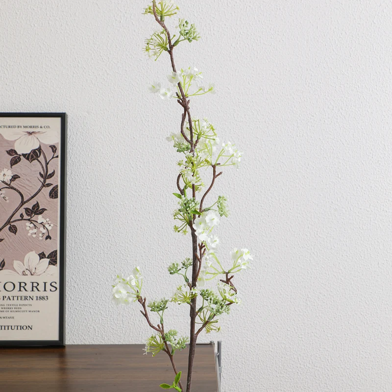 Natürlicher Kunstblütenzweig mit detaillierten Blüten Karnz
