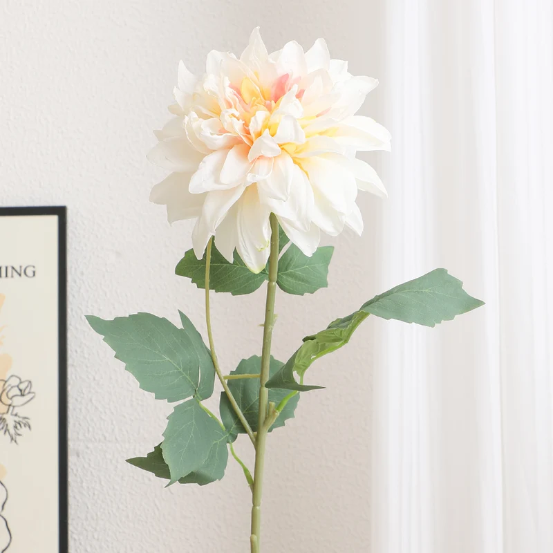 Kunstblumenstrauß mit lebensechten Details Karnz