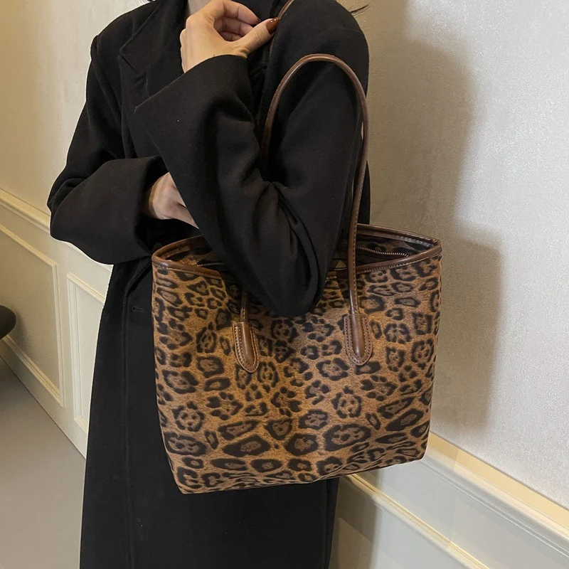 Stylish Leopard Print Tote Bag