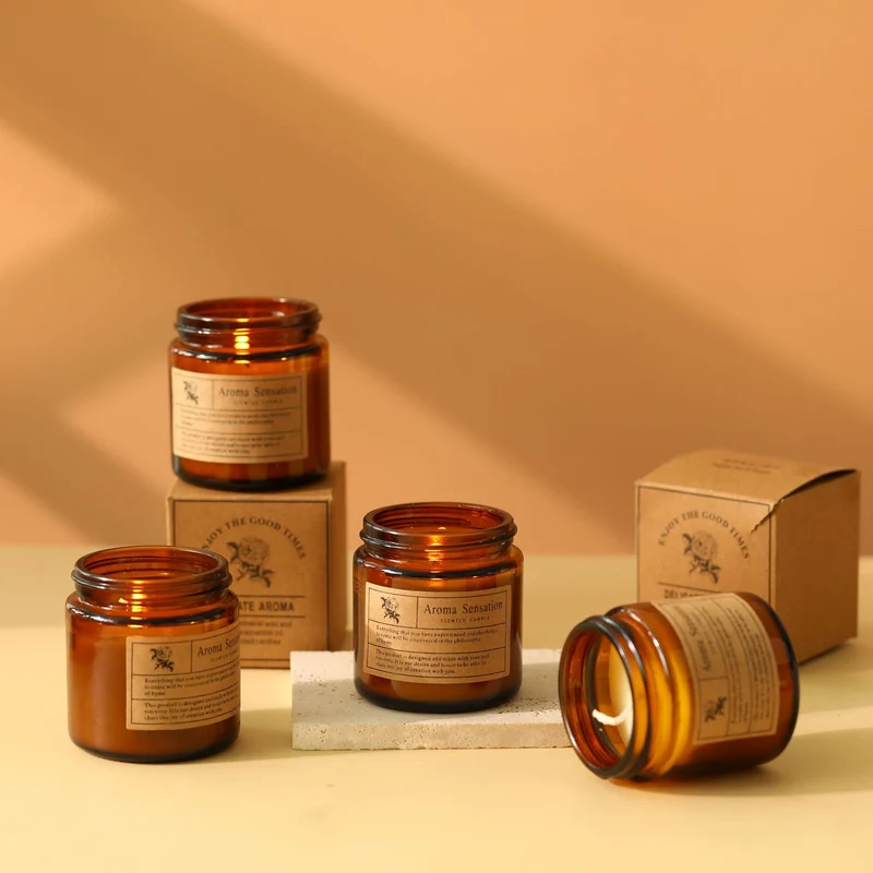 Duftende natürliche Sojawachskerze im Glas mit Kraft-Geschenkbox