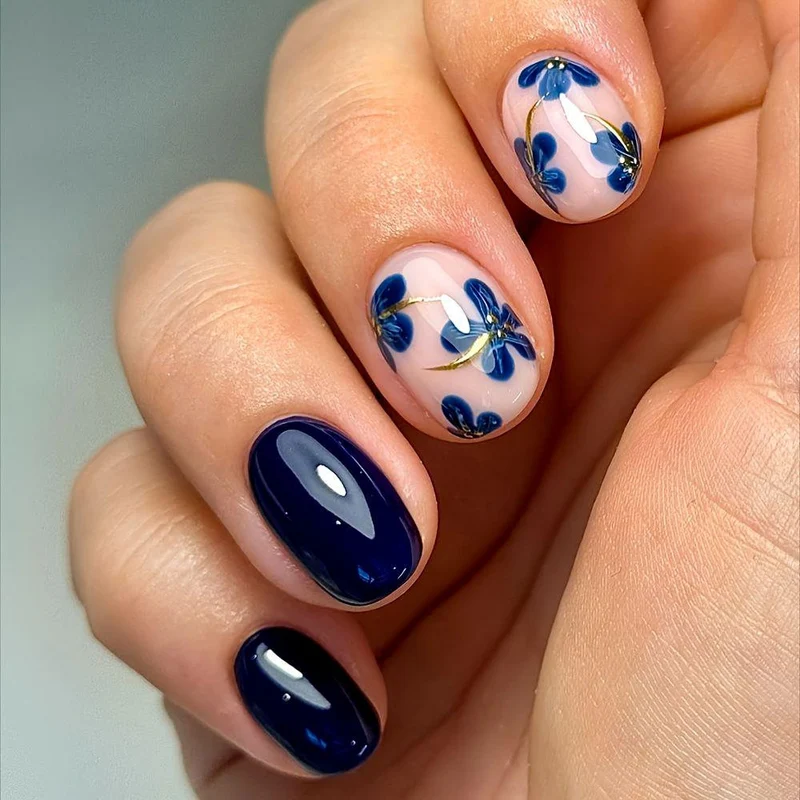 Florale Akzentpresse-Nagelkunst Karnz