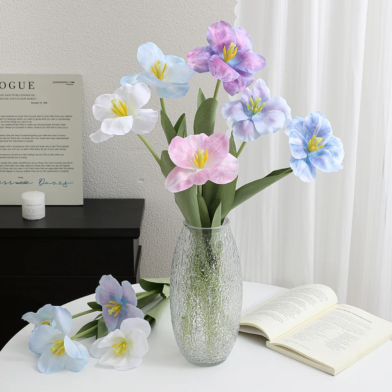 Künstliche Tulpenblüte mit detaillierten Blütenblättern Karnz