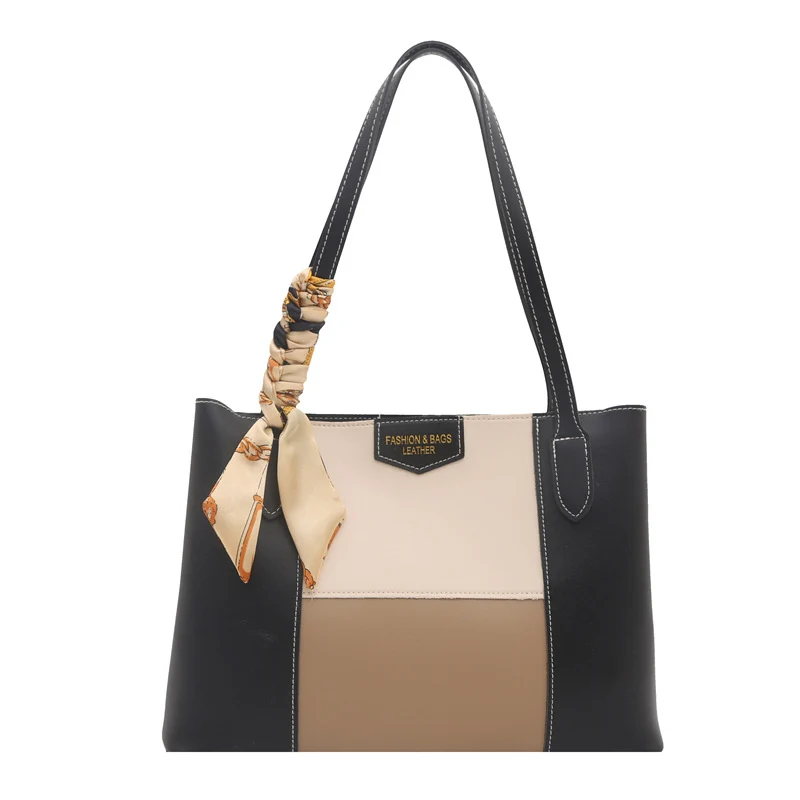 Strukturierte Tote-Handtasche mit dekorativem Schal