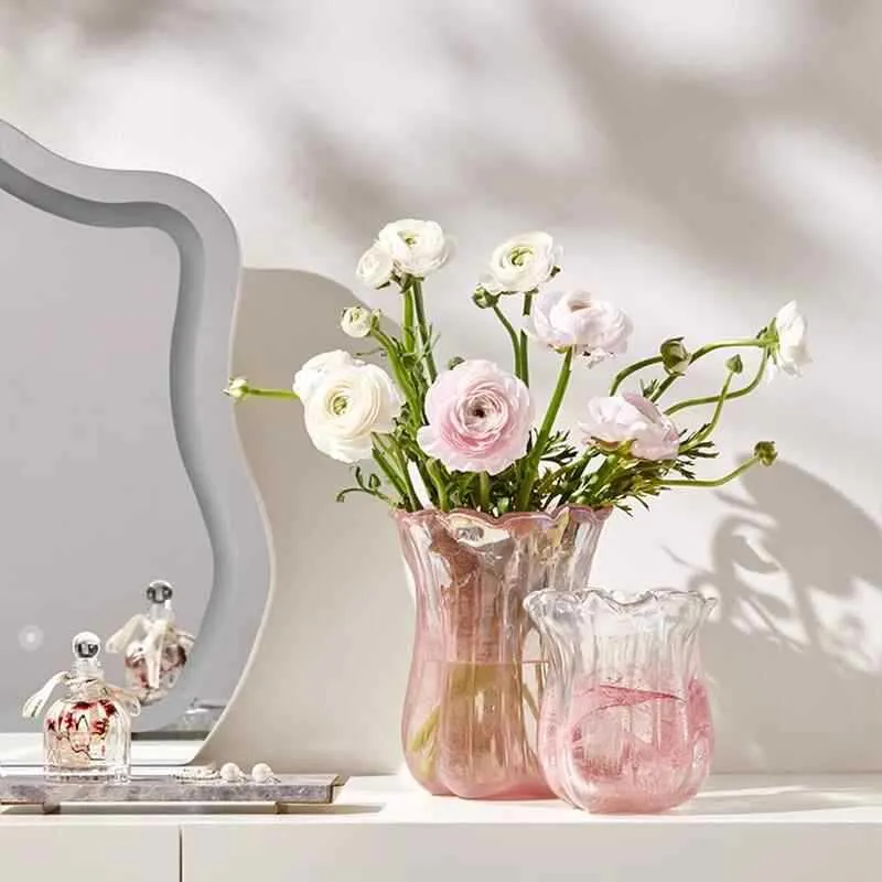 Handblown Ruffled-Tulip Art Glass Decorative Vase Stornfield